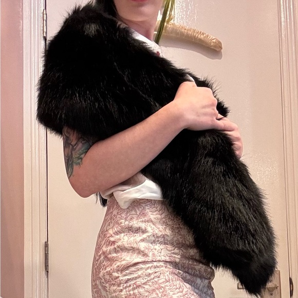 Black Faux Fur Stole - Picture 5 of 6